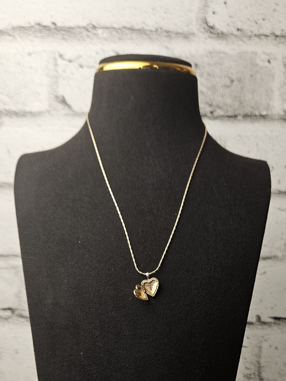Vintage Gold Tone Heart Locket Necklace Engraved Dainty Romantic Pendant - Picture 6 of 6